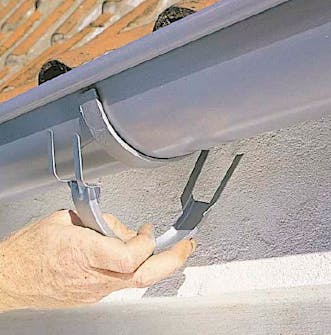 Räystäskourut: Näin asennat räystäskourut Räystäskourut: Näin asennat räystäskourut